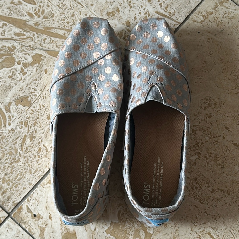 TOMS Women’s Classic Grey & Rose Gold Polka Dot Slip On Shoe 8.5